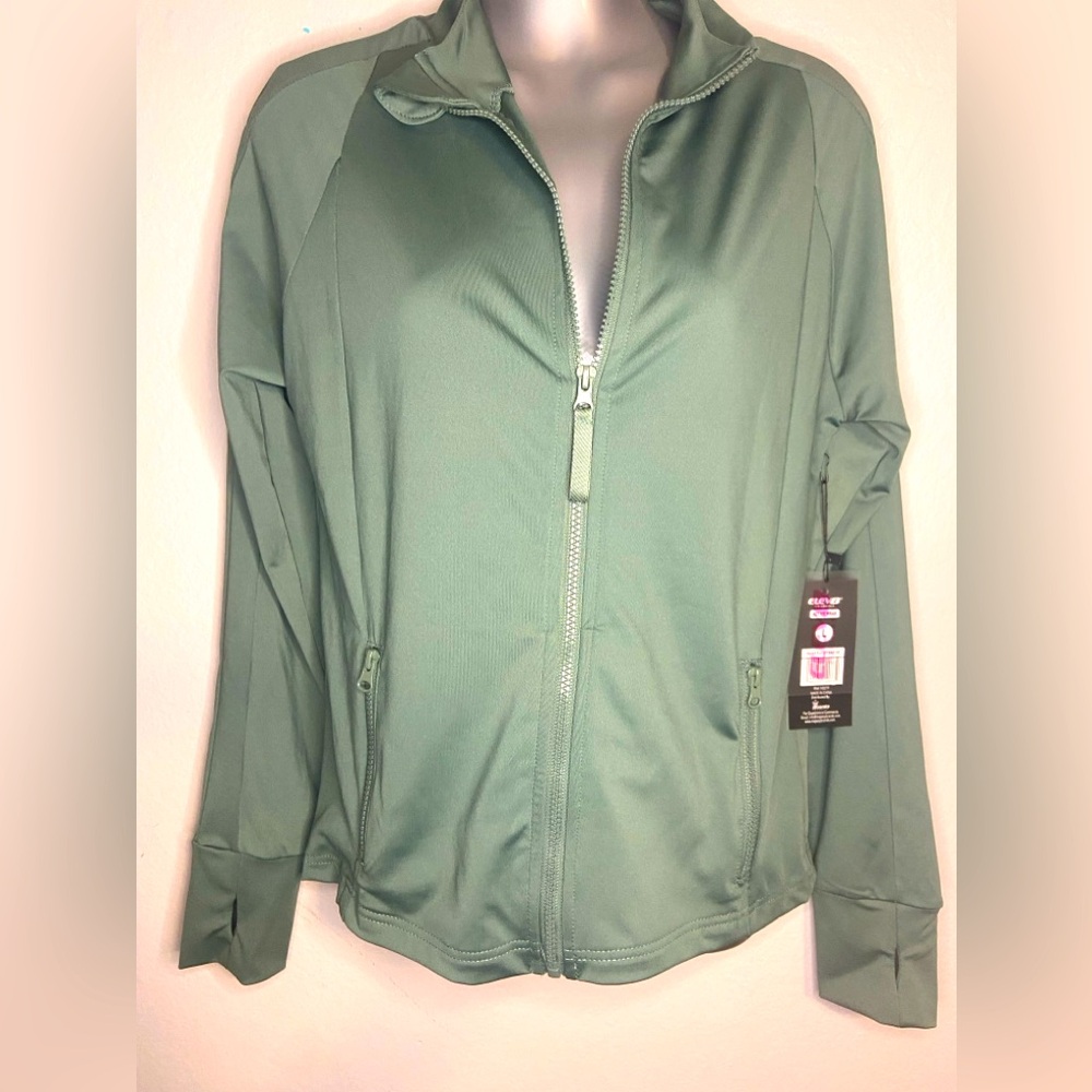 NWT Elev 8 breathable jacket with back key pocket and thumb holes. Sage.…